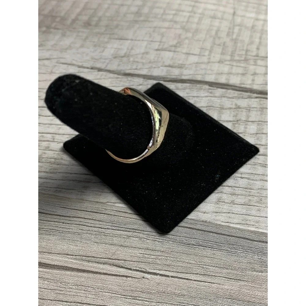 Vintage Gold Tone Signet Ring Black Onyx Style Inlay Minimalist Band Size 9